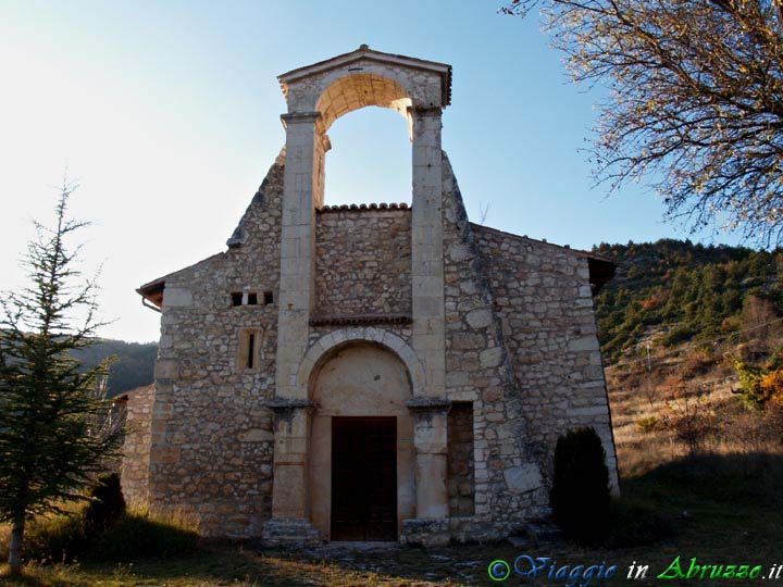 30_PB254437+.jpg - 30_PB254437+.jpg - La chiesa di S. Cipriano (X sec.), fuori dal centro abitato.